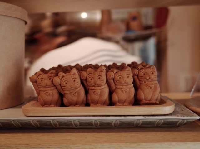無內餡的小型的招財貓燒